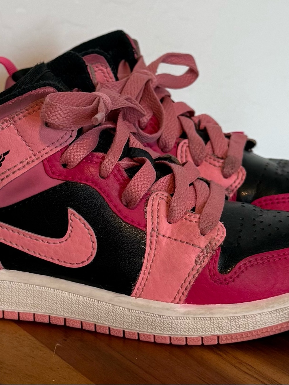 Nike Air Jordan 1 Mid Shoes Size 11C Pink Basketball Sneakers 640734-662 Child - Picture 6 of 10